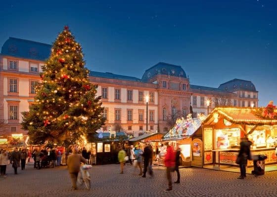 Darmstädter Weihnachtsmarkt: Lichterzauber am Schloss